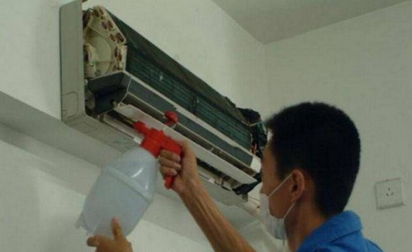 空調漏水